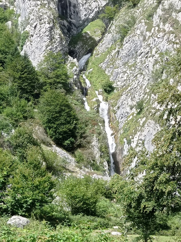 Une randonnée au plateau de Sanchèse près de Lescun