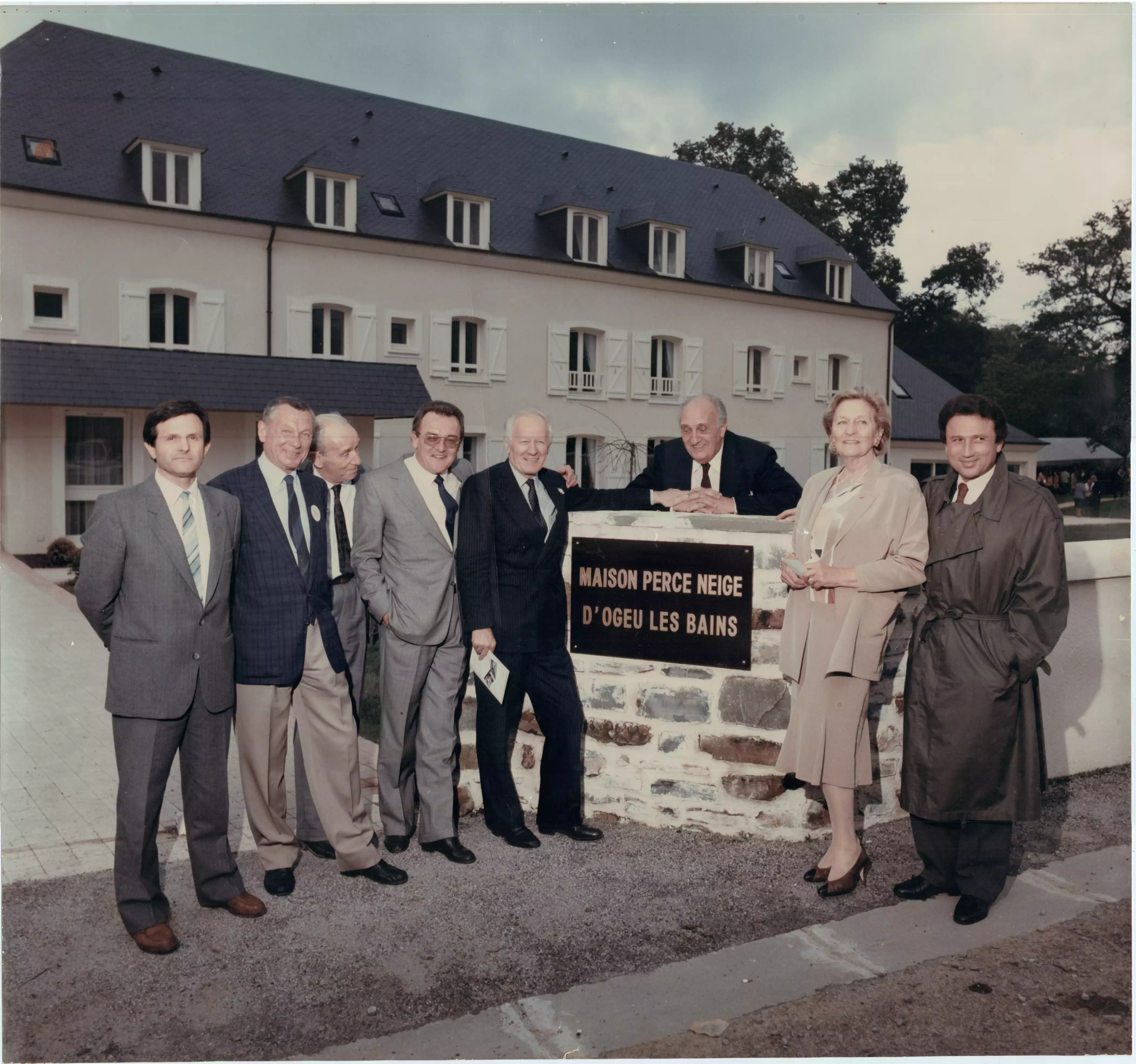 Pose de la première pierre